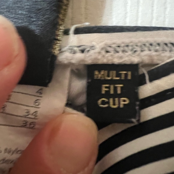 Nip Tuck one piece swimsuit size 4. Fits all cup sizes, has adjustable straps. - Picture 4 of 5